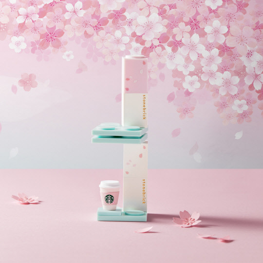 이마트 스톤브릭이 스타벅스와 콜라보 행사를 진행한다. <이마트 제공>